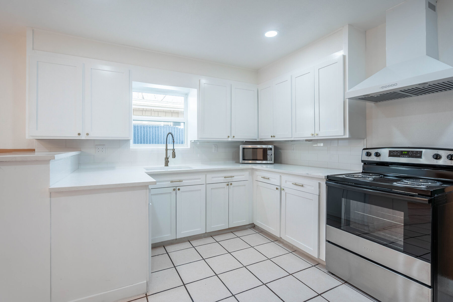 N Main — Kitchen